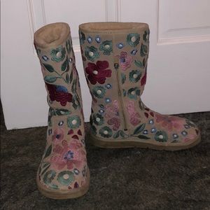 Flower printed Uggs NWOT